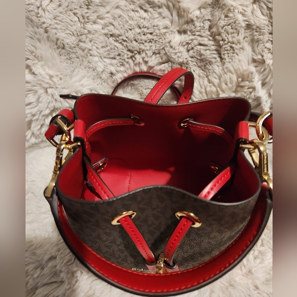 Michael Kors Xs Mercer bucket - Picture 4 of 6